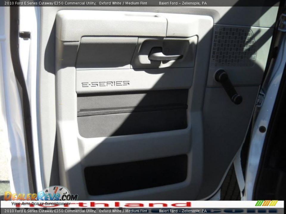 2010 Ford E Series Cutaway E350 Commercial Utility Oxford White / Medium Flint Photo #11
