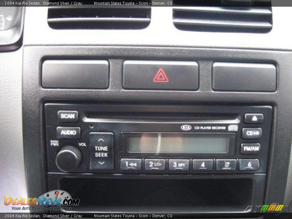 2004 Kia Rio Sedan Diamond Silver / Gray Photo #17