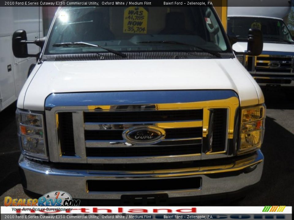 2010 Ford E Series Cutaway E350 Commercial Utility Oxford White / Medium Flint Photo #2