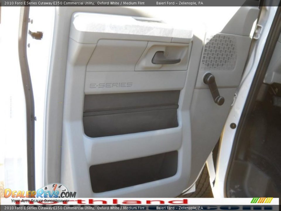 2010 Ford E Series Cutaway E350 Commercial Utility Oxford White / Medium Flint Photo #8