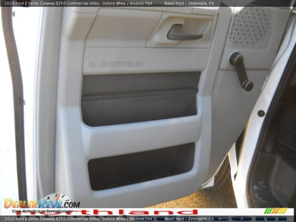 2010 Ford E Series Cutaway E350 Commercial Utility Oxford White / Medium Flint Photo #14
