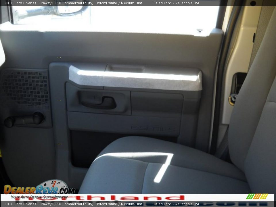 2010 Ford E Series Cutaway E350 Commercial Utility Oxford White / Medium Flint Photo #16
