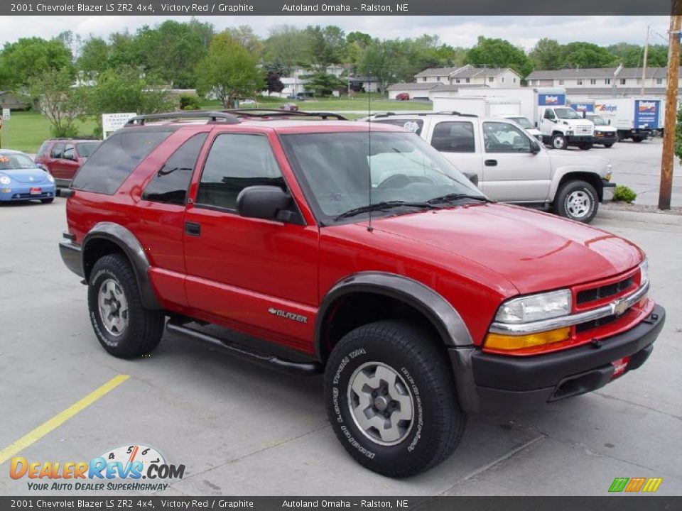 2001 Chevrolet Blazer LS ZR2 4x4 Victory Red / Graphite Photo #2