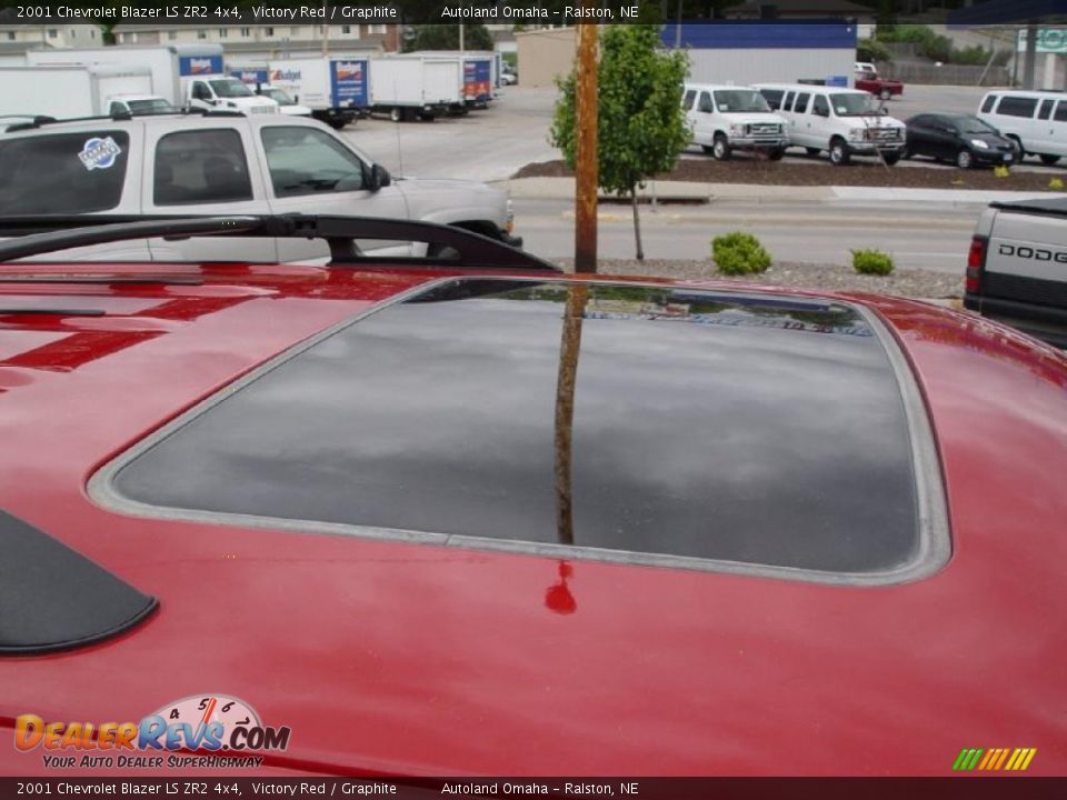 2001 Chevrolet Blazer LS ZR2 4x4 Victory Red / Graphite Photo #6