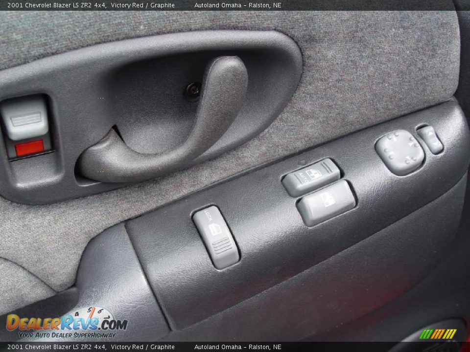 2001 Chevrolet Blazer LS ZR2 4x4 Victory Red / Graphite Photo #7