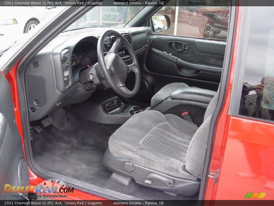 2001 Chevrolet Blazer LS ZR2 4x4 Victory Red / Graphite Photo #8