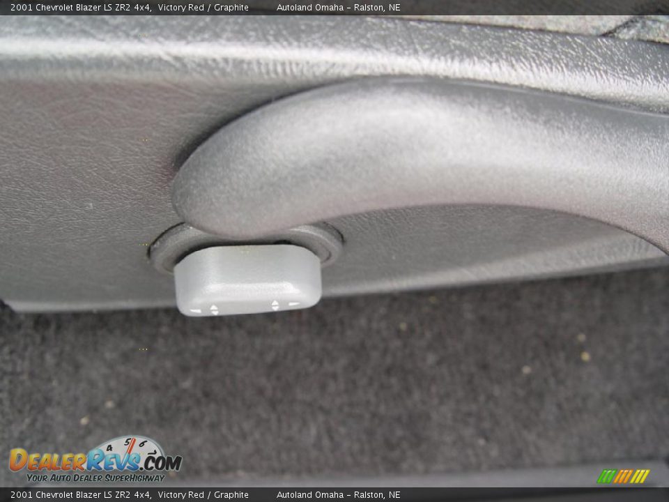 2001 Chevrolet Blazer LS ZR2 4x4 Victory Red / Graphite Photo #9