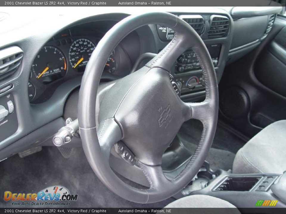 2001 Chevrolet Blazer LS ZR2 4x4 Victory Red / Graphite Photo #10