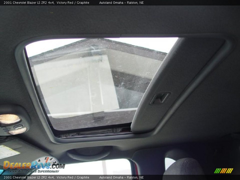 2001 Chevrolet Blazer LS ZR2 4x4 Victory Red / Graphite Photo #16