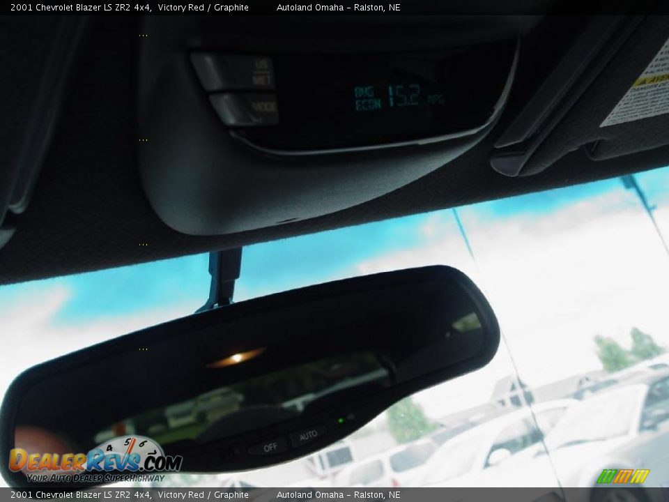 2001 Chevrolet Blazer LS ZR2 4x4 Victory Red / Graphite Photo #17