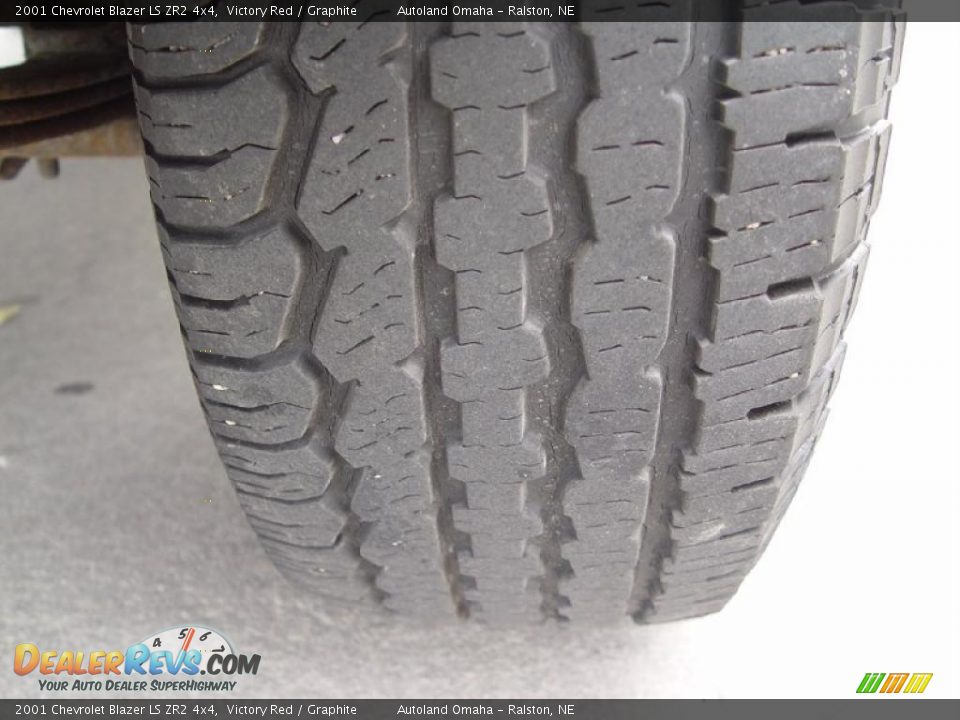 2001 Chevrolet Blazer LS ZR2 4x4 Victory Red / Graphite Photo #22