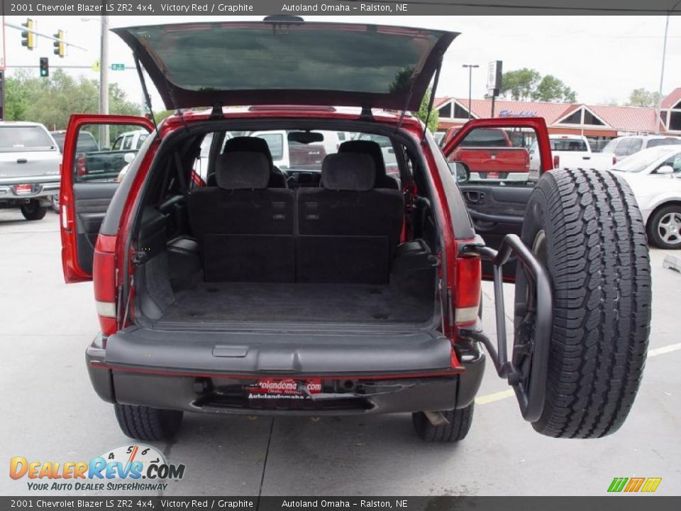 2001 Chevrolet Blazer LS ZR2 4x4 Victory Red / Graphite Photo #24