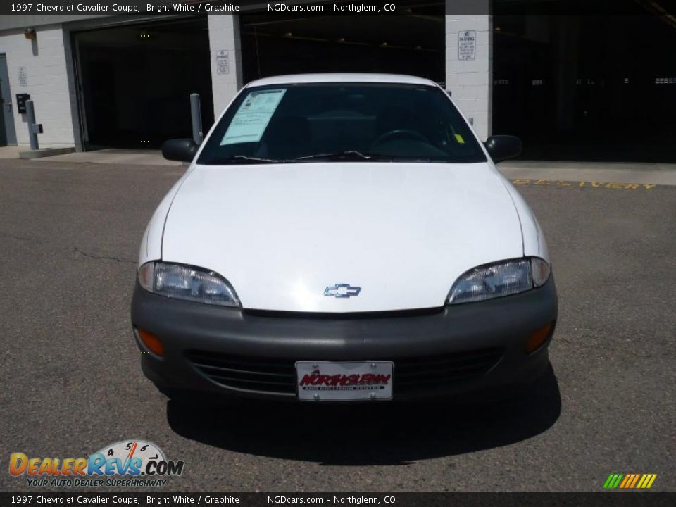 1997 Chevrolet Cavalier Coupe Bright White / Graphite Photo #2