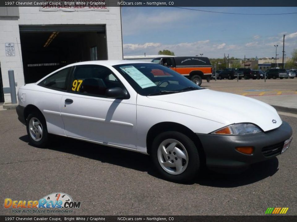 1997 Chevrolet Cavalier Coupe Bright White / Graphite Photo #3