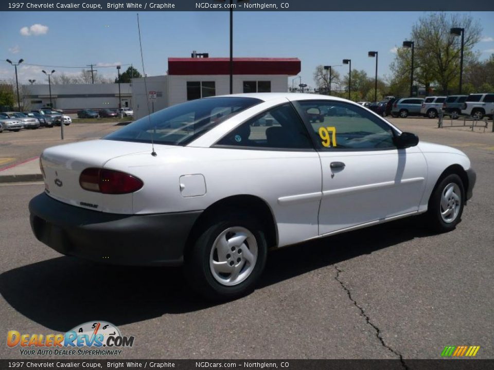 1997 Chevrolet Cavalier Coupe Bright White / Graphite Photo #4