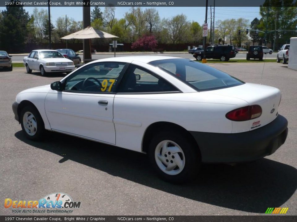 1997 Chevrolet Cavalier Coupe Bright White / Graphite Photo #6