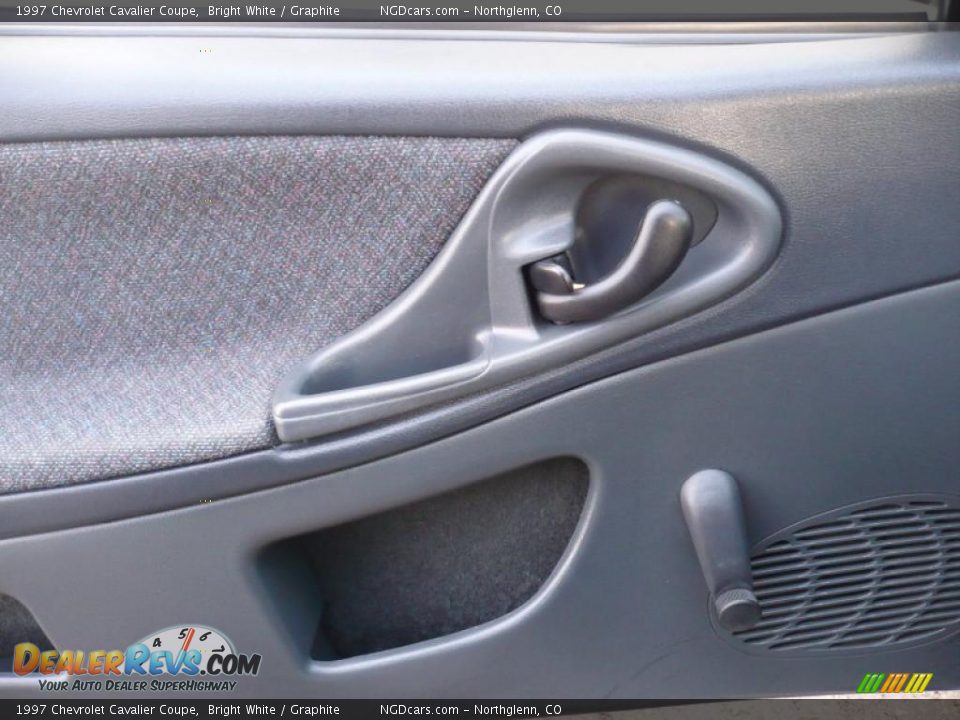 1997 Chevrolet Cavalier Coupe Bright White / Graphite Photo #7