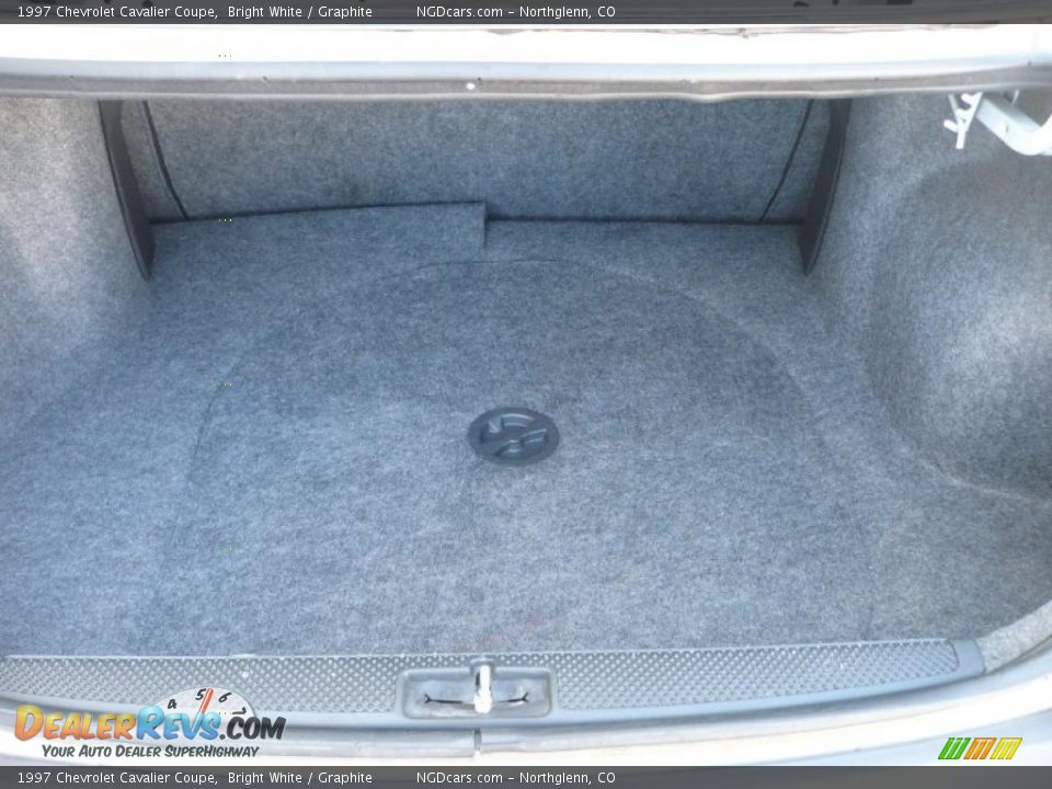 1997 Chevrolet Cavalier Coupe Bright White / Graphite Photo #9