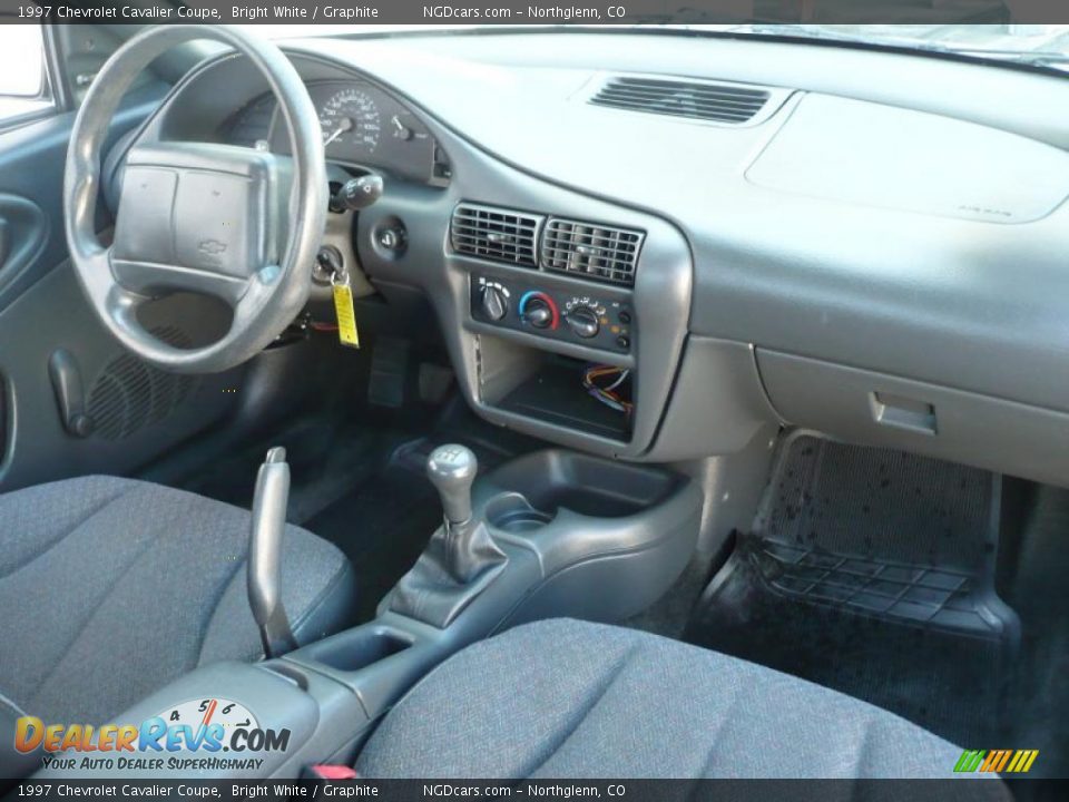 1997 Chevrolet Cavalier Coupe Bright White / Graphite Photo #12