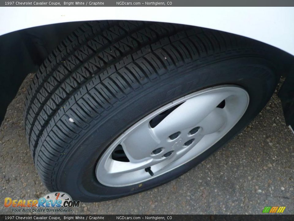 1997 Chevrolet Cavalier Coupe Bright White / Graphite Photo #14