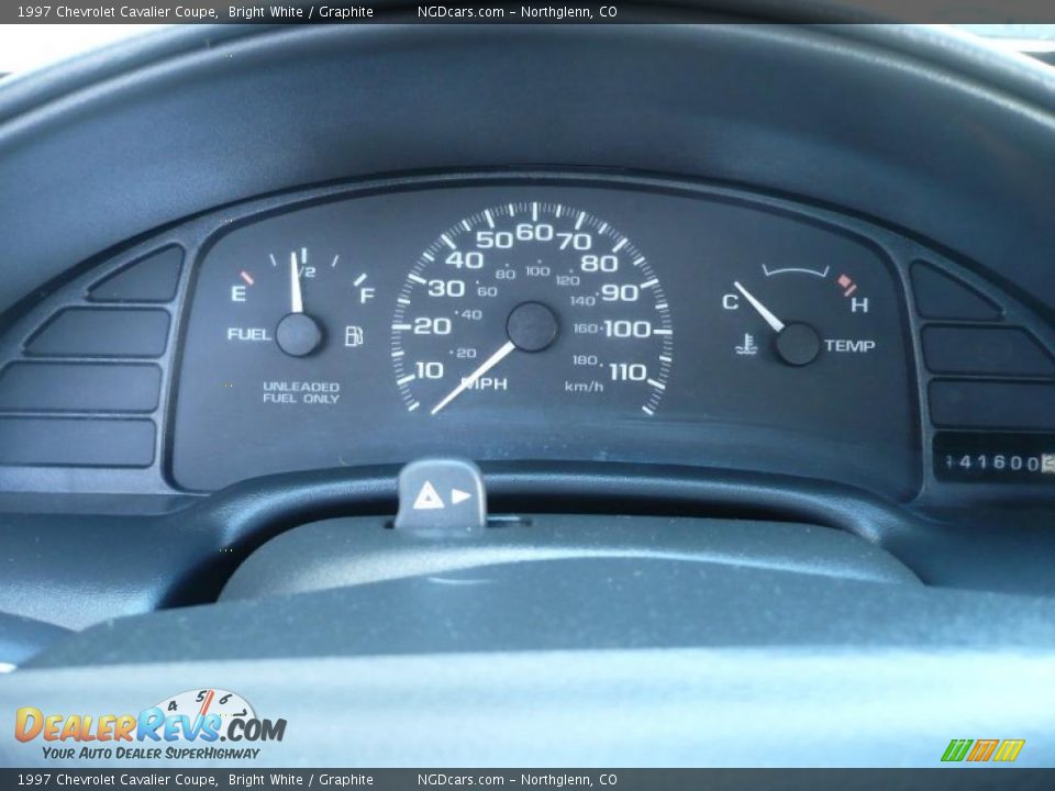 1997 Chevrolet Cavalier Coupe Bright White / Graphite Photo #17