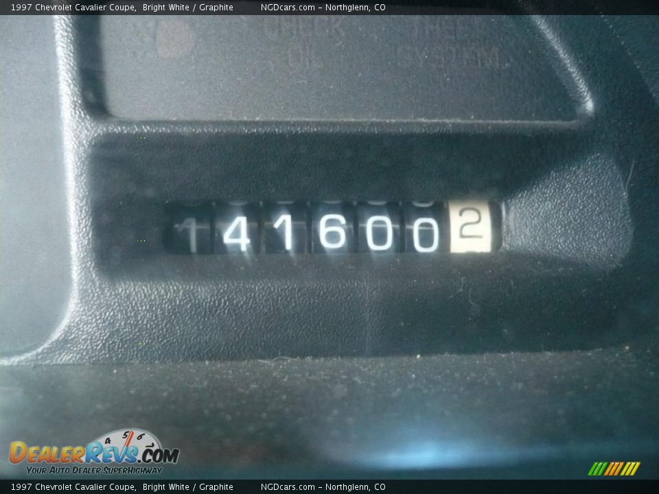 1997 Chevrolet Cavalier Coupe Bright White / Graphite Photo #18