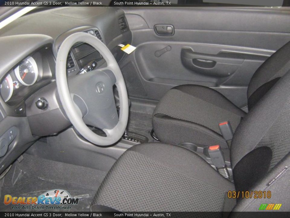 2010 Hyundai Accent GS 3 Door Mellow Yellow / Black Photo #5