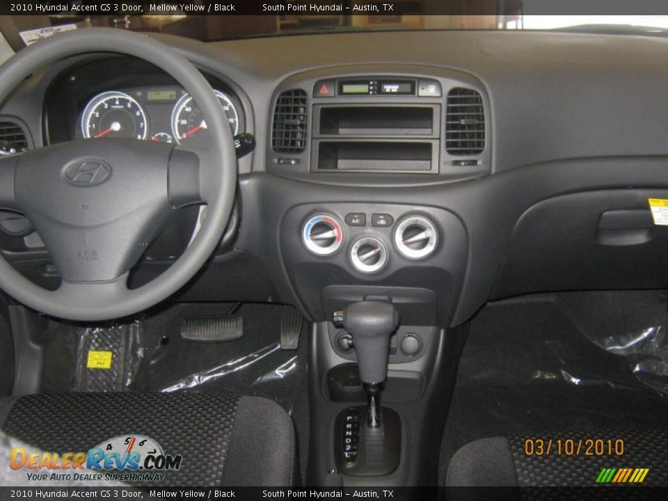 2010 Hyundai Accent GS 3 Door Mellow Yellow / Black Photo #9