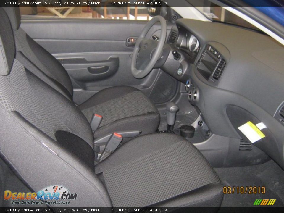2010 Hyundai Accent GS 3 Door Mellow Yellow / Black Photo #11