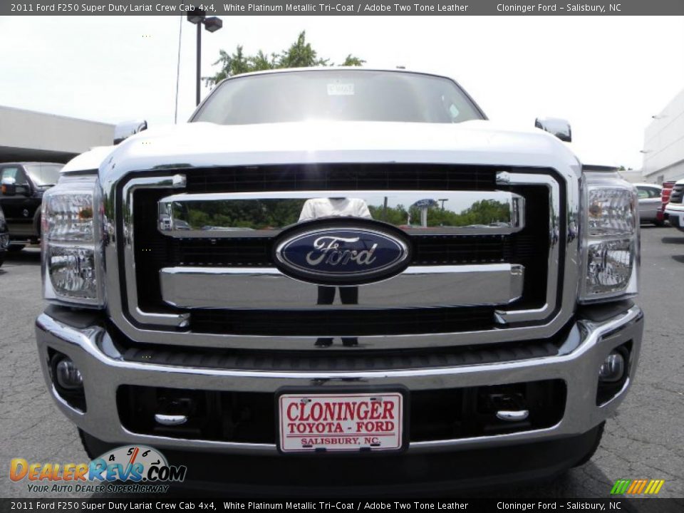 2011 Ford F250 Super Duty Lariat Crew Cab 4x4 White Platinum Metallic Tri-Coat / Adobe Two Tone Leather Photo #7