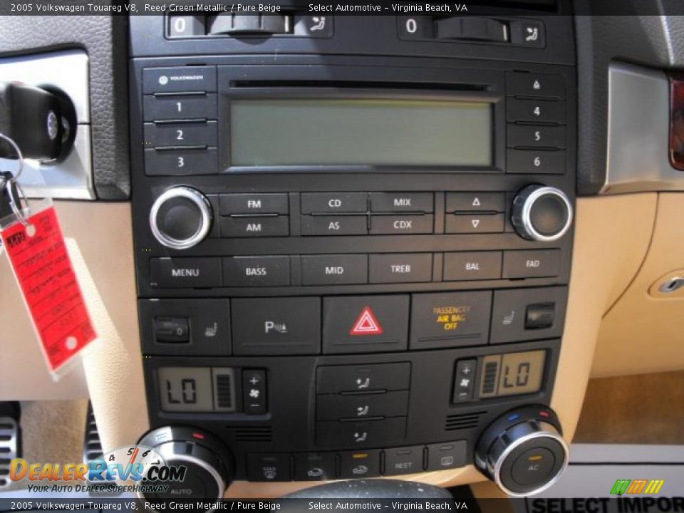 2005 Volkswagen Touareg V8 Reed Green Metallic / Pure Beige Photo #17