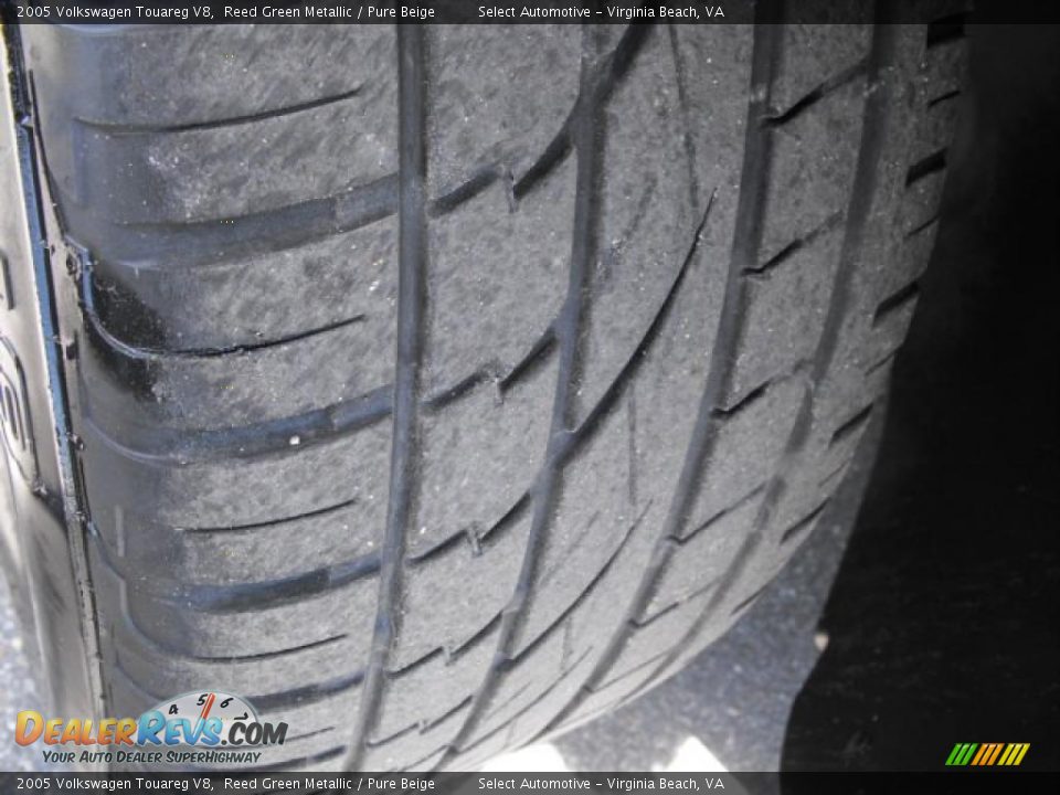 2005 Volkswagen Touareg V8 Reed Green Metallic / Pure Beige Photo #23