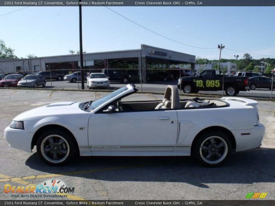 2001 Ford Mustang GT Convertible Oxford White / Medium Parchment Photo #2