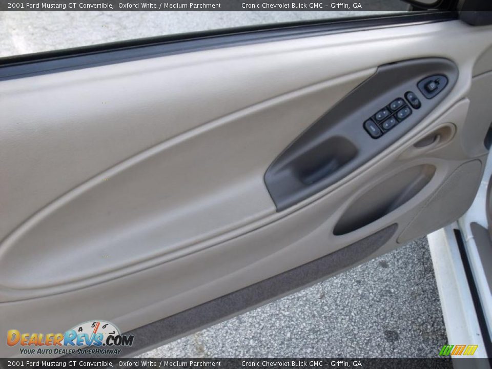 2001 Ford Mustang GT Convertible Oxford White / Medium Parchment Photo #11