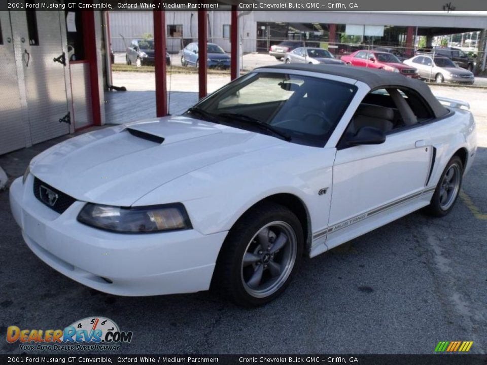 2001 Ford Mustang GT Convertible Oxford White / Medium Parchment Photo #17