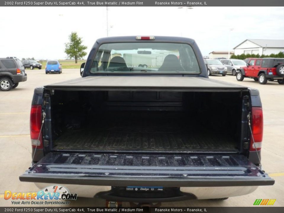 2002 Ford F250 Super Duty XL SuperCab 4x4 True Blue Metallic / Medium Flint Photo #12