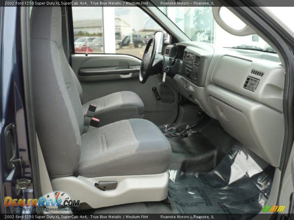 2002 Ford F250 Super Duty XL SuperCab 4x4 True Blue Metallic / Medium Flint Photo #18