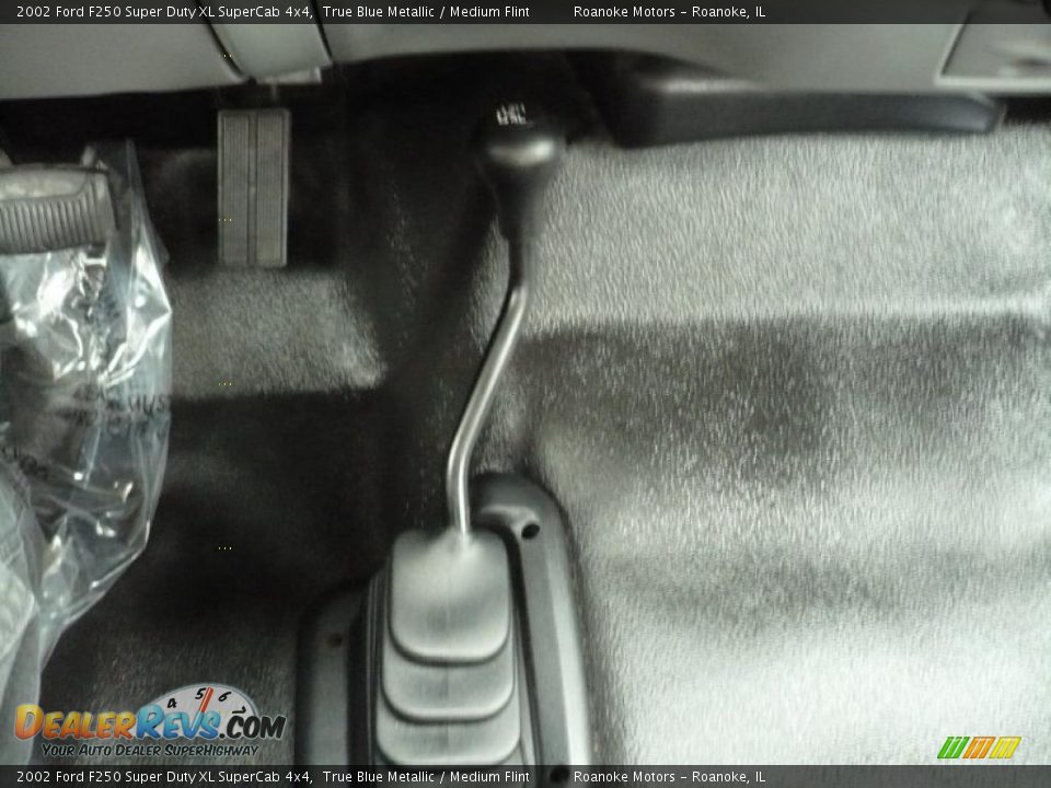 2002 Ford F250 Super Duty XL SuperCab 4x4 True Blue Metallic / Medium Flint Photo #23