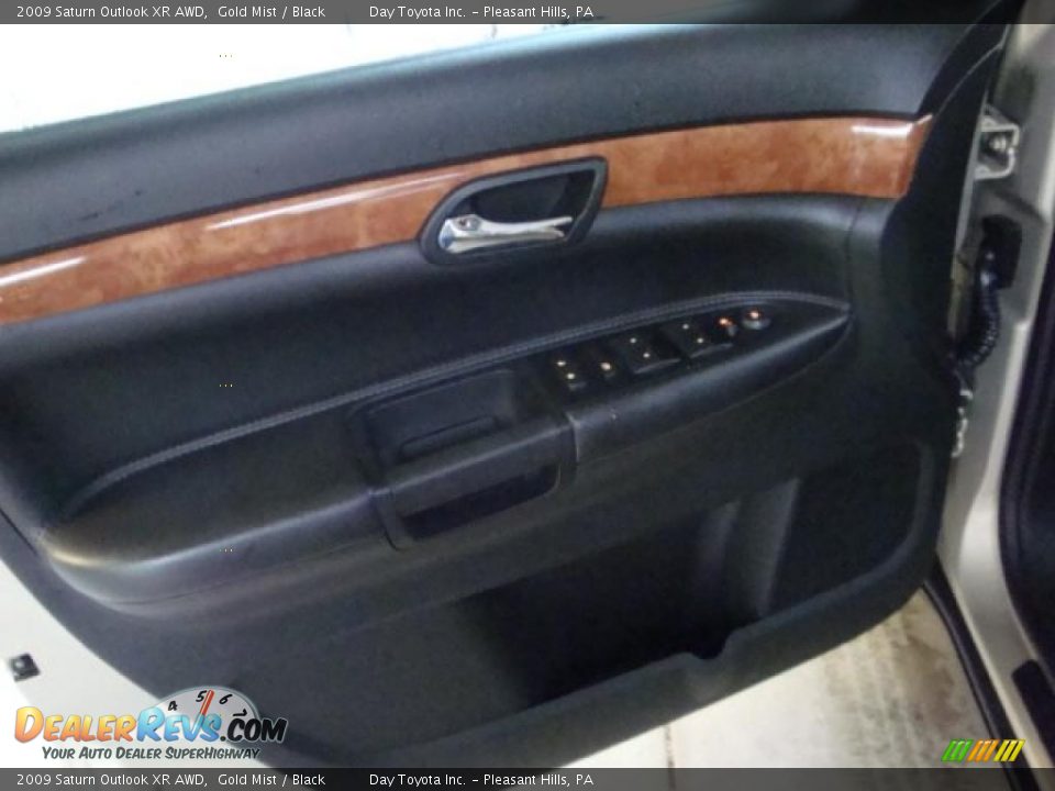 2009 Saturn Outlook XR AWD Gold Mist / Black Photo #11