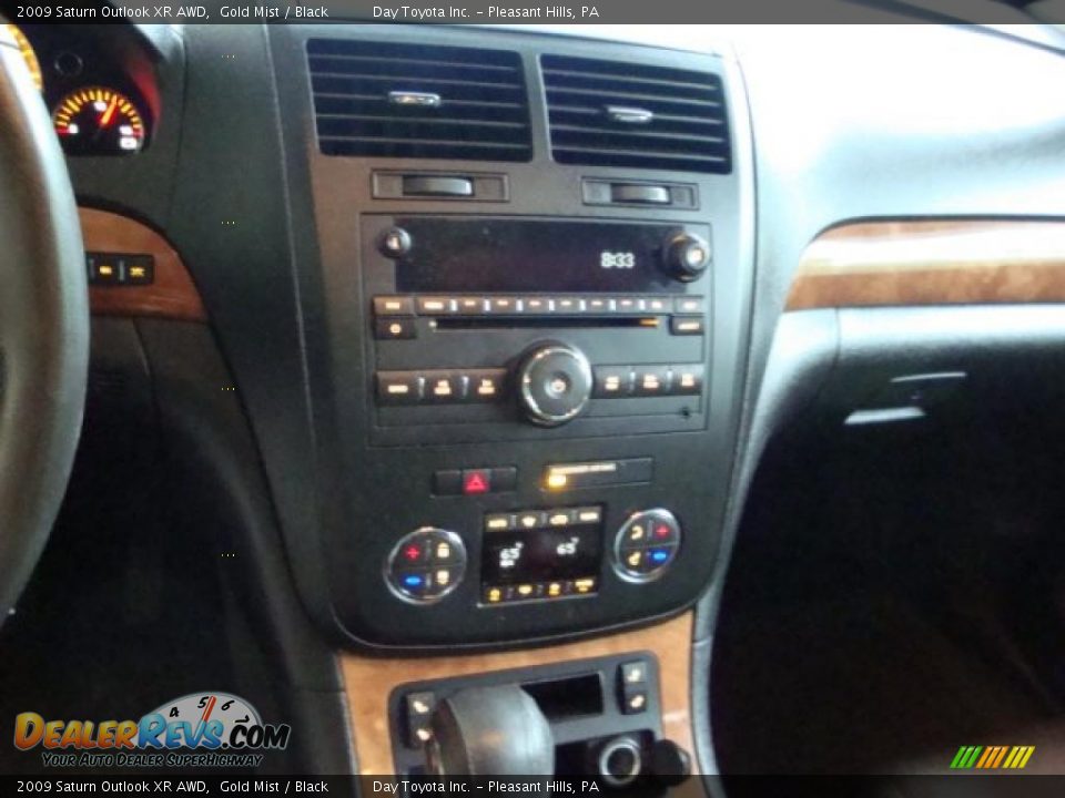 2009 Saturn Outlook XR AWD Gold Mist / Black Photo #13