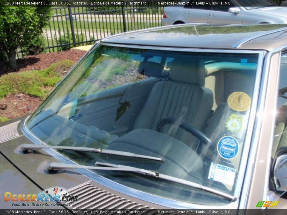 1988 Mercedes-Benz SL Class 560 SL Roadster Light Beige Metallic / Parchment Photo #16