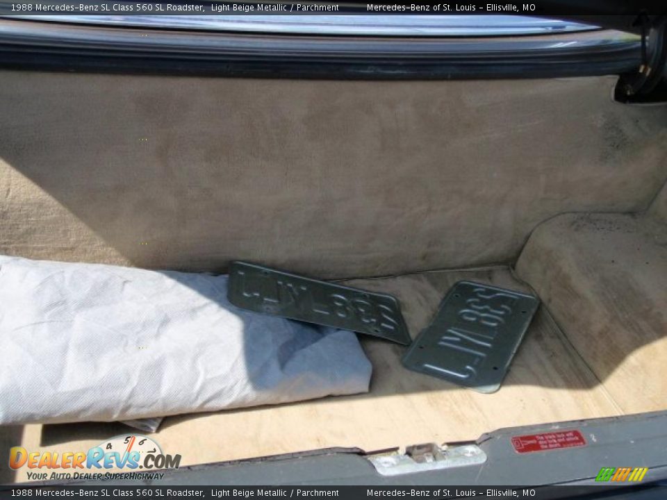 1988 Mercedes-Benz SL Class 560 SL Roadster Light Beige Metallic / Parchment Photo #29
