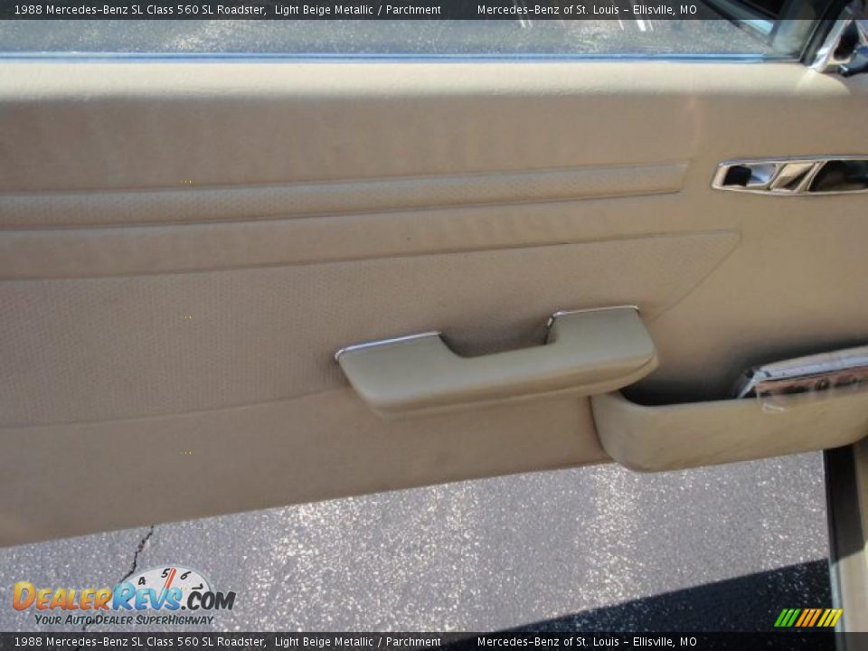 1988 Mercedes-Benz SL Class 560 SL Roadster Light Beige Metallic / Parchment Photo #31