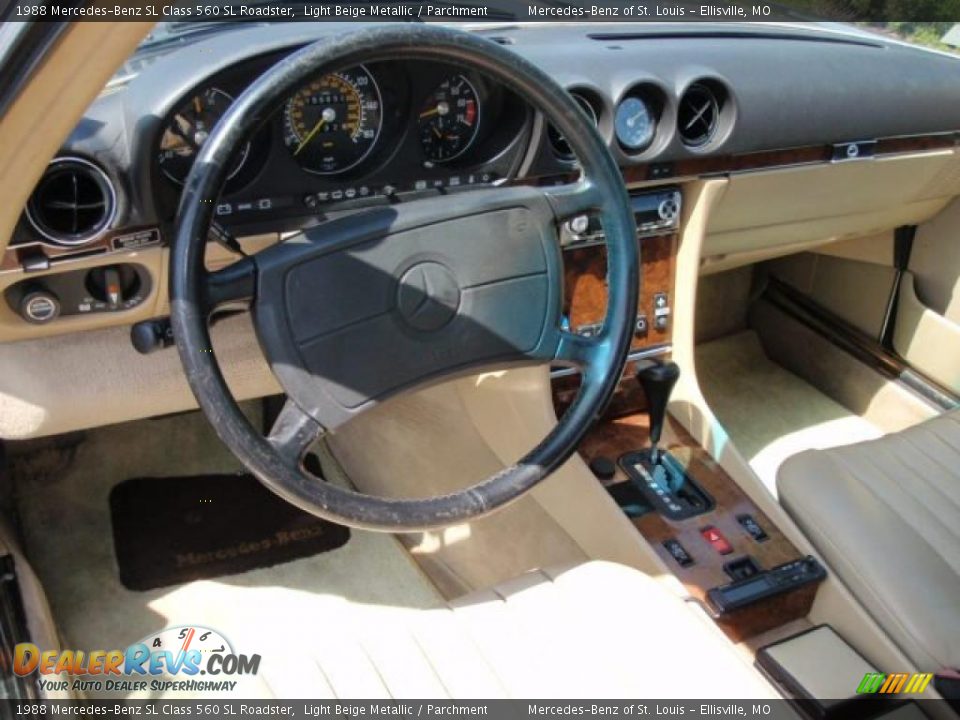 1988 Mercedes-Benz SL Class 560 SL Roadster Light Beige Metallic / Parchment Photo #32