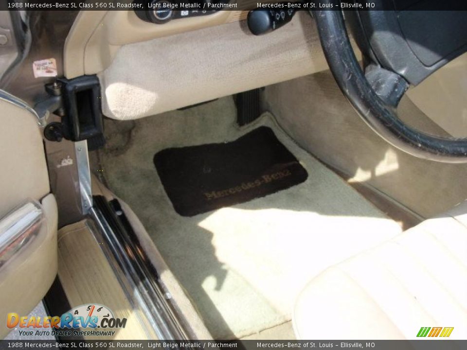 1988 Mercedes-Benz SL Class 560 SL Roadster Light Beige Metallic / Parchment Photo #33