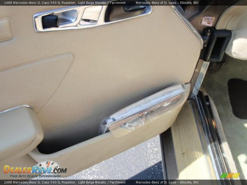 1988 Mercedes-Benz SL Class 560 SL Roadster Light Beige Metallic / Parchment Photo #34