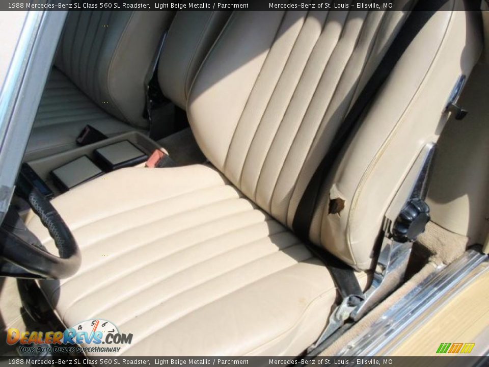 1988 Mercedes-Benz SL Class 560 SL Roadster Light Beige Metallic / Parchment Photo #35