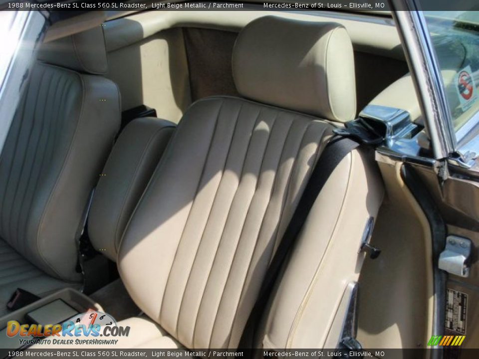 1988 Mercedes-Benz SL Class 560 SL Roadster Light Beige Metallic / Parchment Photo #36