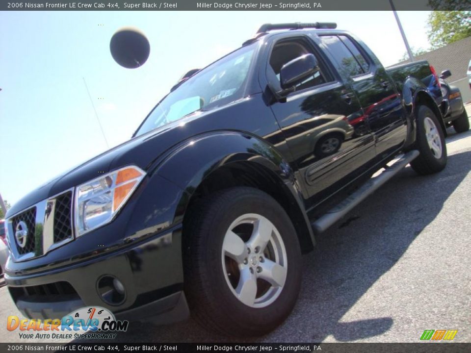 2006 Nissan Frontier LE Crew Cab 4x4 Super Black / Steel Photo #1