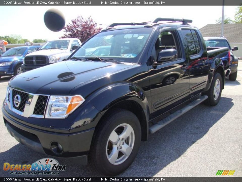 2006 Nissan Frontier LE Crew Cab 4x4 Super Black / Steel Photo #2